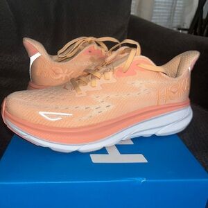 Hoka Women's Clifton 9